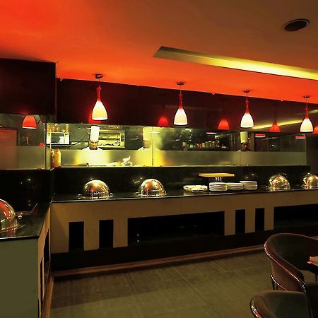 Corporate Regency Hotel New Delhi Bagian luar foto