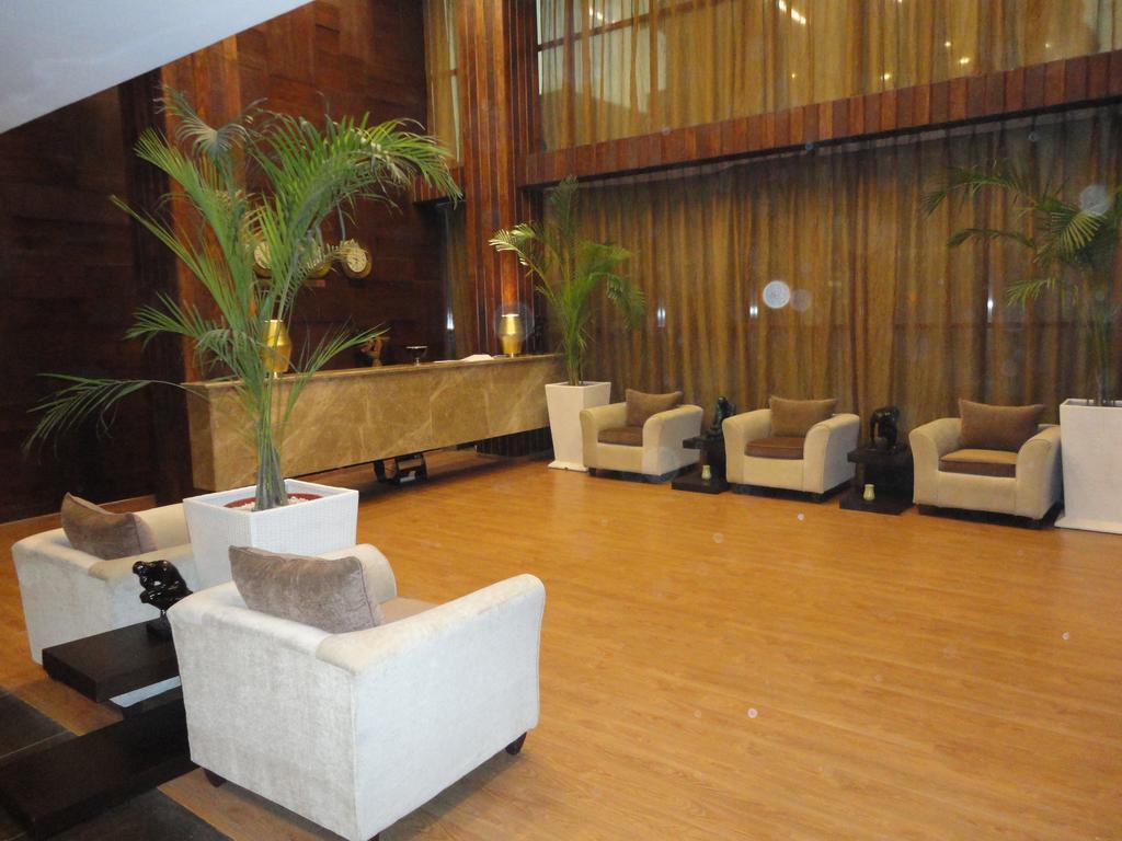 Corporate Regency Hotel New Delhi Bagian luar foto