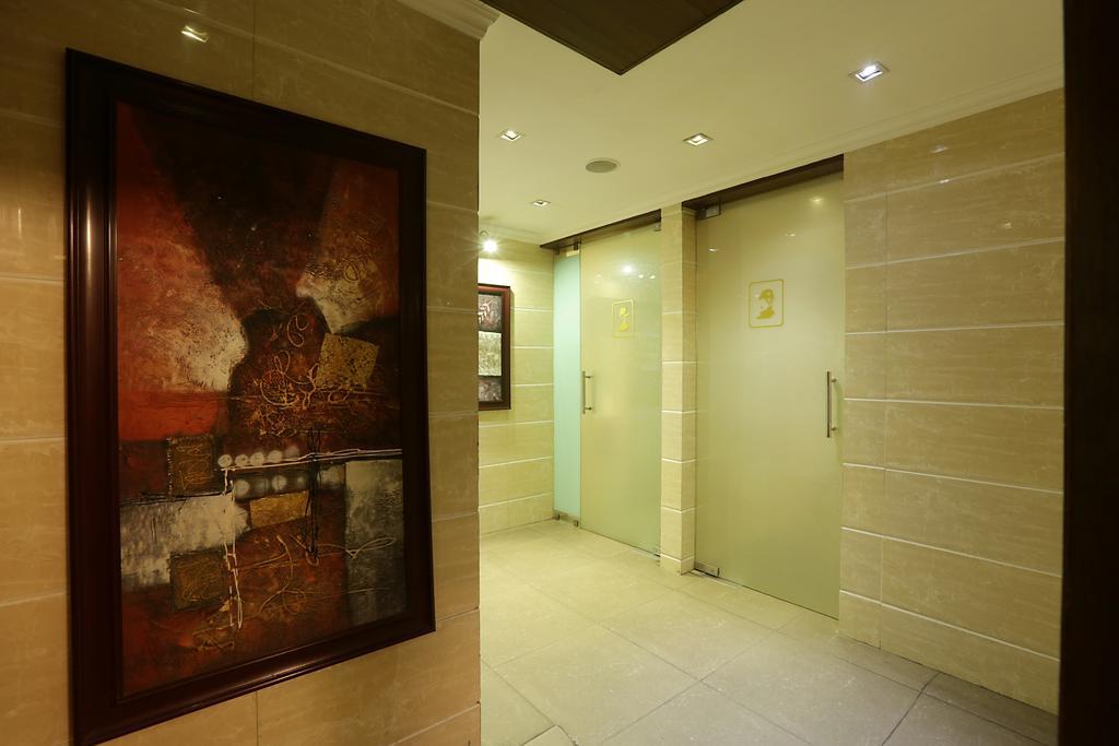 Corporate Regency Hotel New Delhi Bagian luar foto