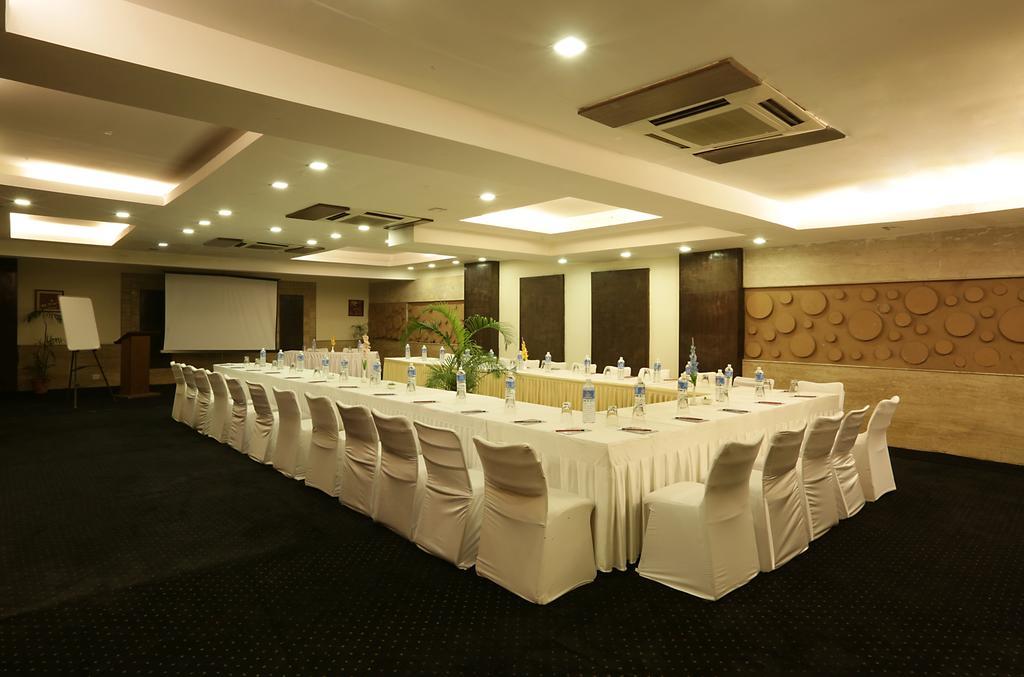 Corporate Regency Hotel New Delhi Bagian luar foto