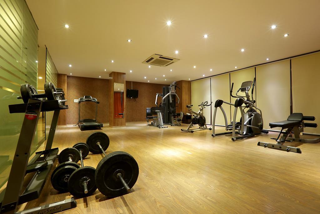 Corporate Regency Hotel New Delhi Bagian luar foto
