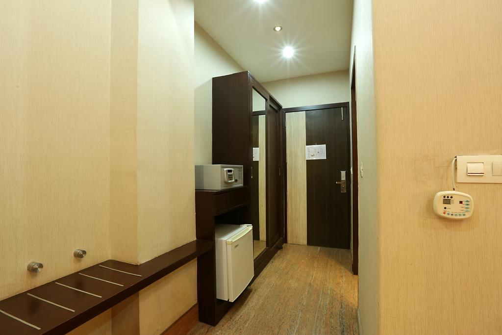 Corporate Regency Hotel New Delhi Bagian luar foto