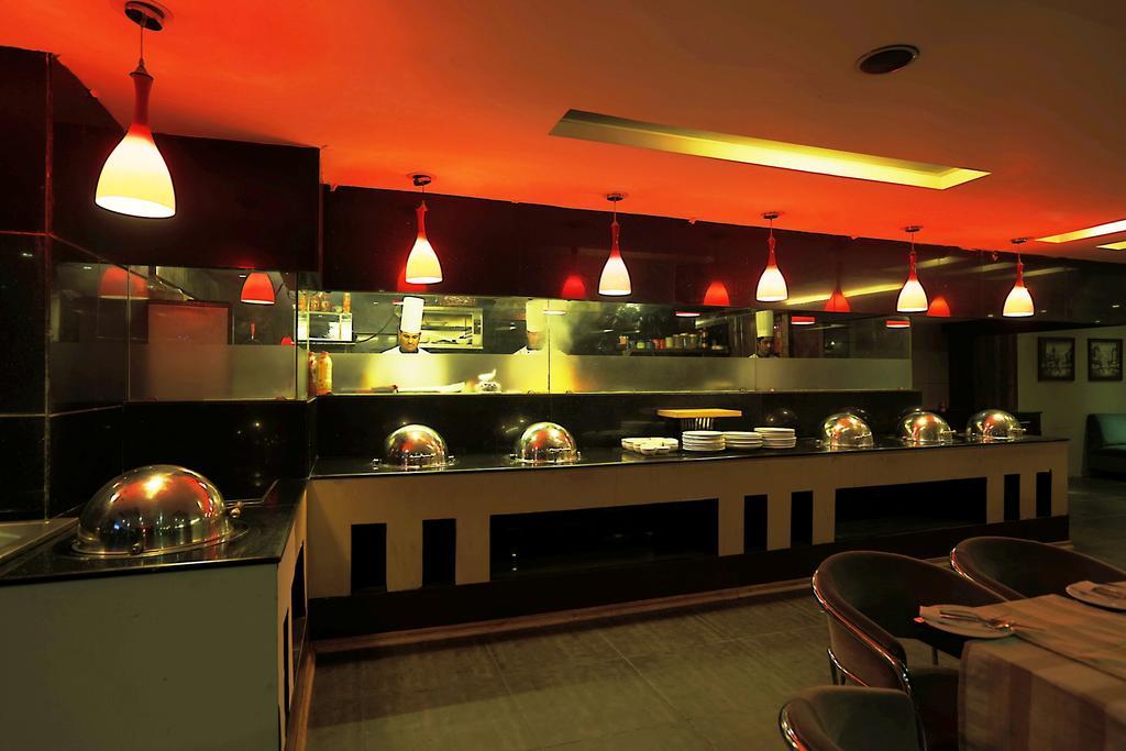 Corporate Regency Hotel New Delhi Bagian luar foto