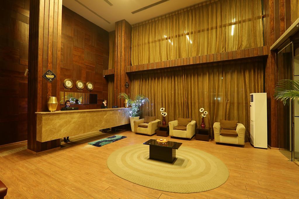 Corporate Regency Hotel New Delhi Bagian luar foto