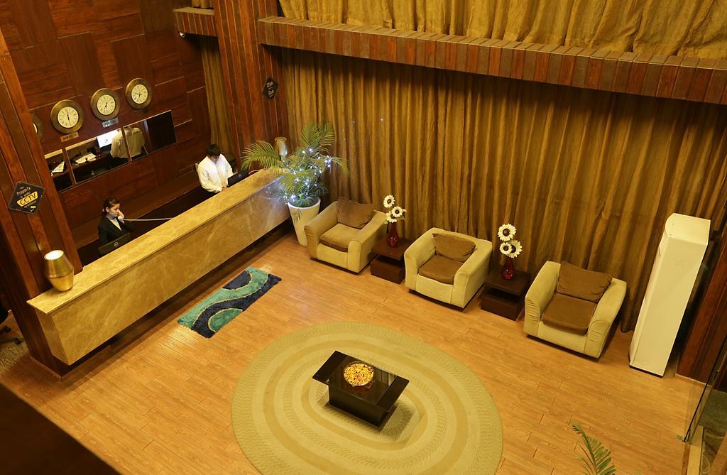 Corporate Regency Hotel New Delhi Bagian luar foto