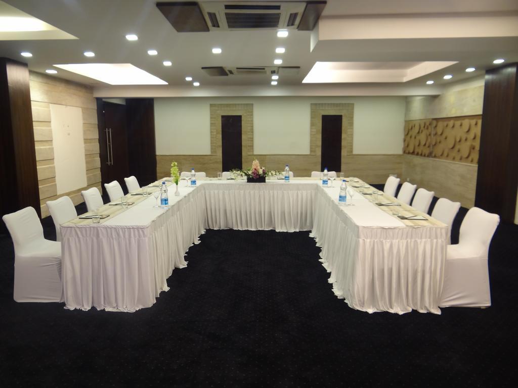 Corporate Regency Hotel New Delhi Bagian luar foto