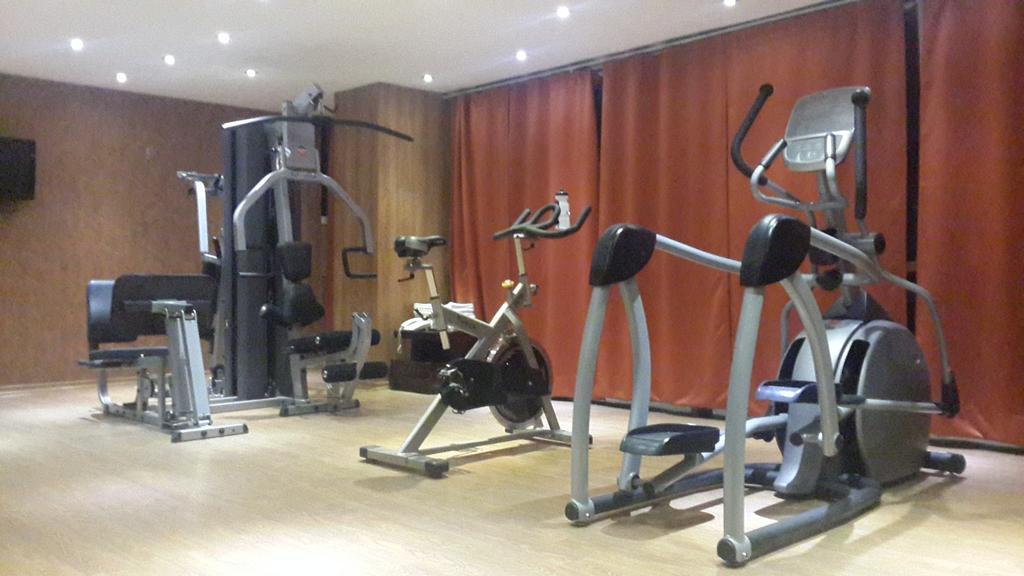 Corporate Regency Hotel New Delhi Bagian luar foto