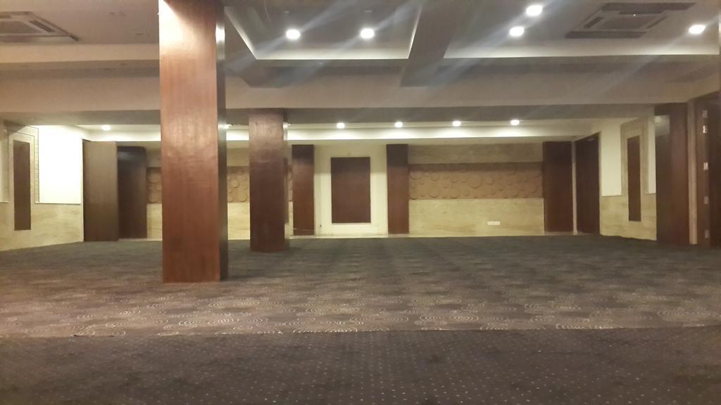 Corporate Regency Hotel New Delhi Bagian luar foto
