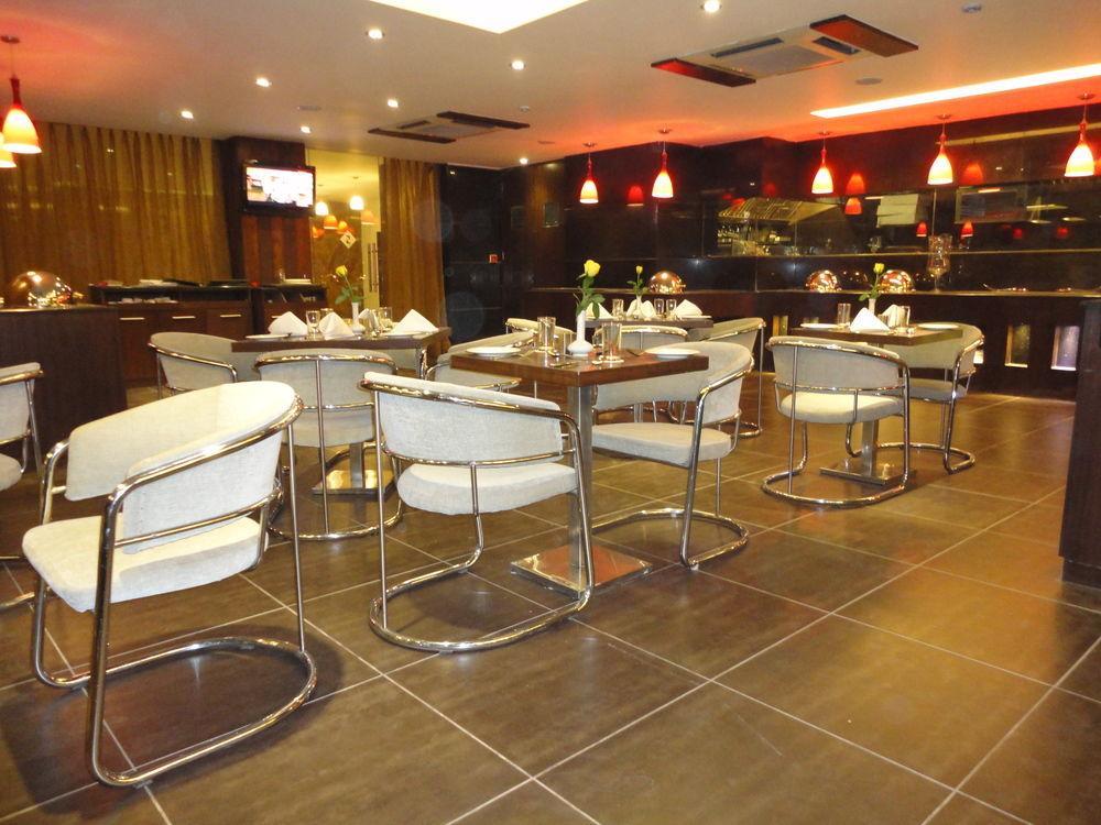 Corporate Regency Hotel New Delhi Bagian luar foto