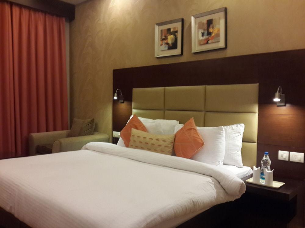 Corporate Regency Hotel New Delhi Bagian luar foto
