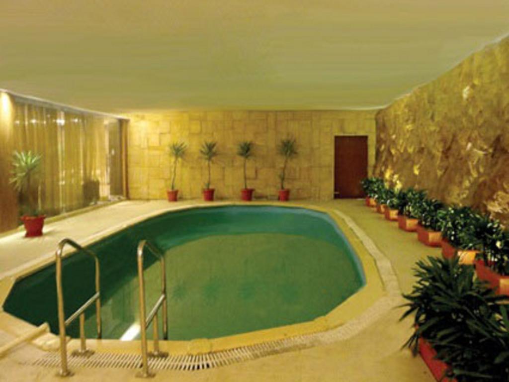 Corporate Regency Hotel New Delhi Bagian luar foto