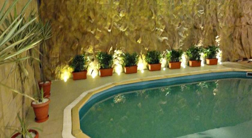 Corporate Regency Hotel New Delhi Bagian luar foto