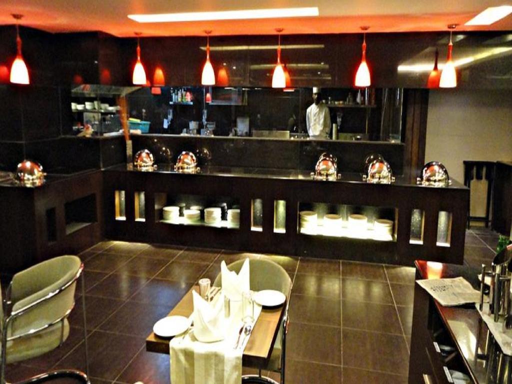 Corporate Regency Hotel New Delhi Bagian luar foto