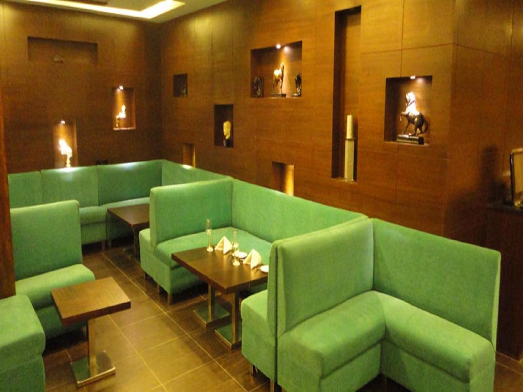 Corporate Regency Hotel New Delhi Bagian luar foto