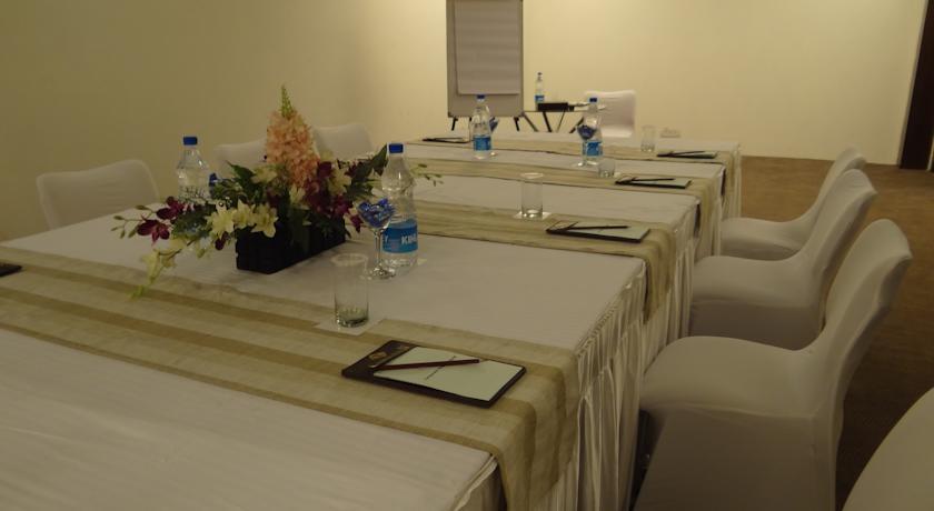 Corporate Regency Hotel New Delhi Bagian luar foto